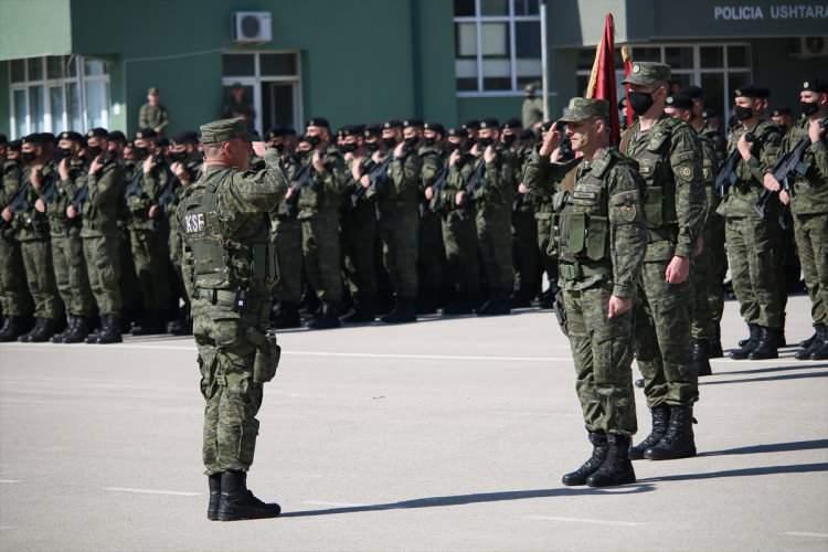 <p>NATO üyeliğinin Kosova'nın hedefi olduğunu söyleyen Osmani, FSK'nin NATO güçleriyle profesyonel ve etkileşimli bir askeri güç olarak gelişmeye devam ettiğini kaydetti.</p>
<p> </p>