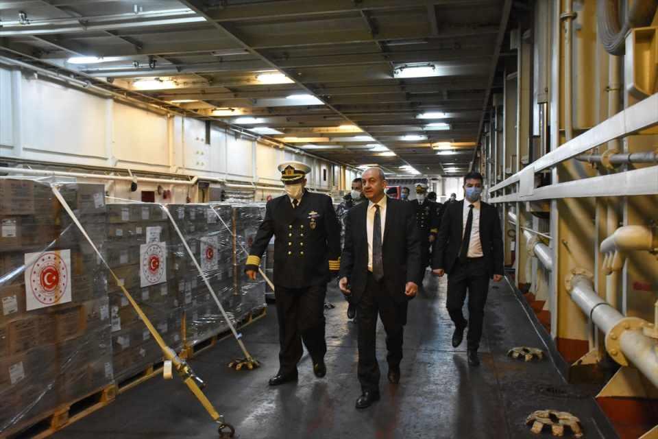 <p><strong>- Lübnan'daki ekonomik ve siyasi durum</strong></p>
<p>Beyrut Limanı'nda Ağustos 2020'de meydana gelen büyük patlama, uzun süredir yüksek kamu borcu ve işsizlikle boğuşan Lübnan'da ekonomik sıkıntıları büyütürken yeni bir hükümet krizi de doğurdu.</p>
<p> </p>