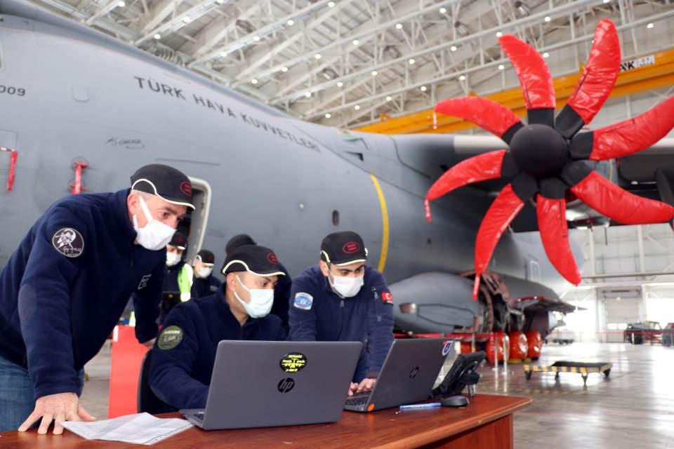 <p><strong>'A400M UÇAKLARI 8 ÜLKE KULLANIYOR'</strong></p>

<p>A400M uçaklarının çok sayıda ülkede kullanıldığına değinen Taşan, "A400M uçakları 8 ülke kullanıyor. 100'ün üzerinde üretilmiş durumda. Alınan siparişler ise 180 adet. Çok yeni bir uçak. İlerleyen vakitlerde daha fazla sipariş alacağını düşünüyoruz. Ülkemizde şu an 9 tane A400M uçak var.</p>
