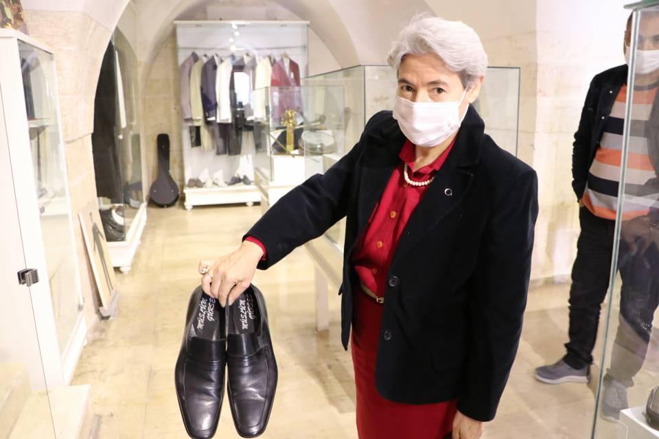 <p>3 Mart 2013 tarihinde kalp yetmezliği nedeniyle tedavi g&ouml;rd&uuml;ğ&uuml; hastanede hayatını kaybeden M&uuml;sl&uuml;m G&uuml;rses &ouml;l&uuml;m&uuml;n&uuml;n 8&rsquo;inci yılında memleketi Şanlıurfa'da ismi verilen m&uuml;zede anıldı.</p>
