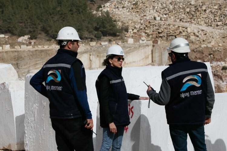 <p>"Firmanın bünyesinde farklı bir şirket daha kurduk. Burada mermer atıklarından dekoratif objeler üretiyoruz. Aslında bu sektörde öncü bir proje oldu. Firmalar marka kurup bu işe yöneldi.</p>
<p> </p>