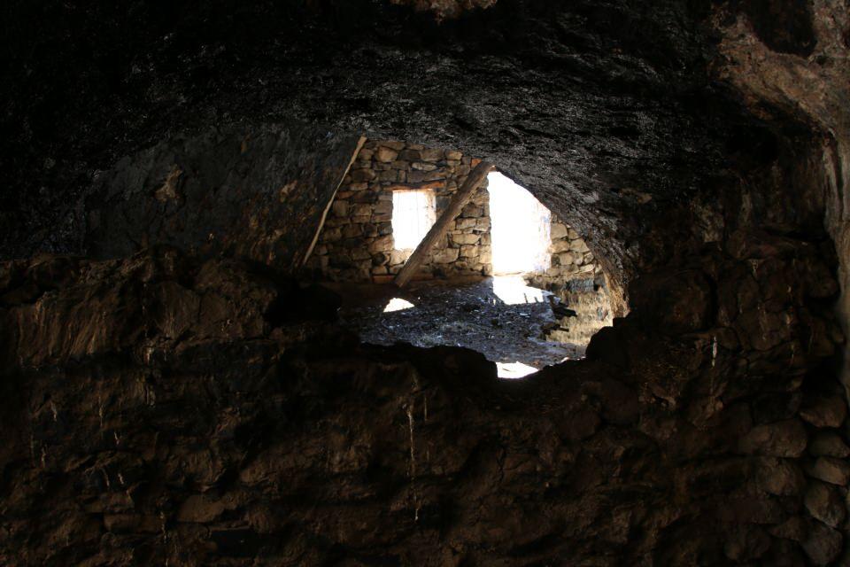 <p>Bu yapıları görmek, bu tarihi yerleri gezmek için bütün yerli ve yabancı turistleri bölgemize davet ediyoruz. Gelen turistlere rehberlik yapmaya hazırız. Bölgemizdeki tarihi yapıları turizme kazandırmak istiyoruz ve bunun için var gücümüzle çalışacağız.</p>
