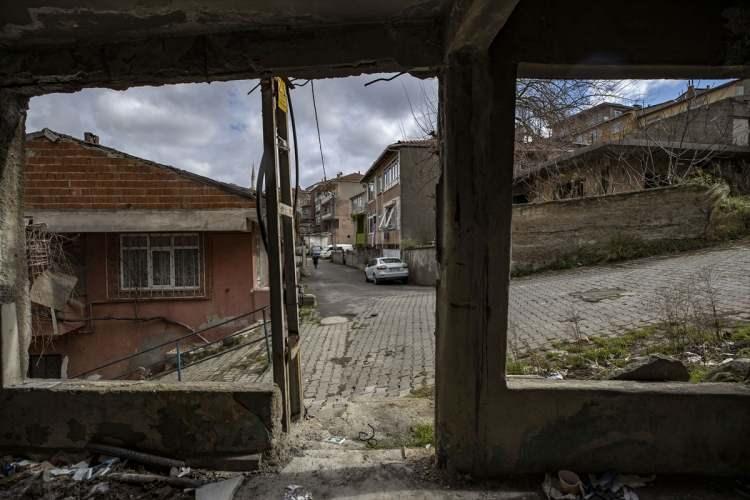 <p>Vatandaşların oturdukları binalarını güçlendirmeleri konusunda hassasiyet göstermesi gerektiğini dile getiren Köse, vatandaşların öncelikle oturdukları binalarla ilgili risk tespitini yaptırmaları gerektiğini söyledi. </p>