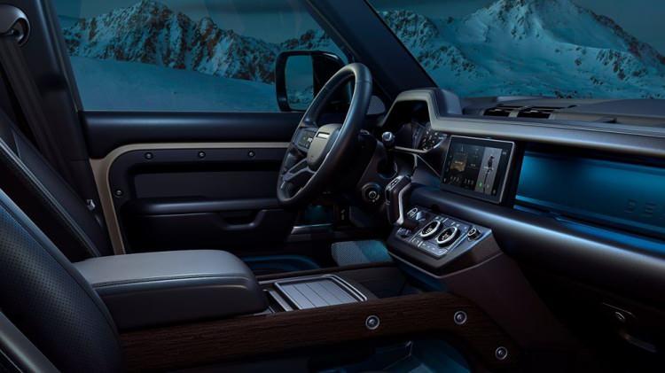 <p>Land Rover Defender</p>