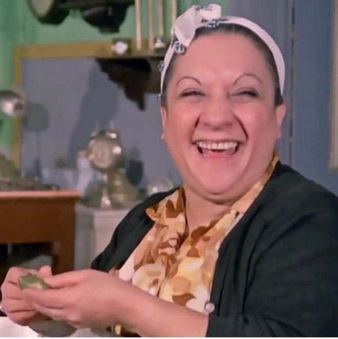 <p>Kendine has gülüşü, canlandırdığı anne karakterleriyle kalbimizi kazanan efsane oyuncunun hastanede çekilen son fotoğrafı ise görenlerin yüreklerini burktu. Kaynak: İyi Fikir</p>
