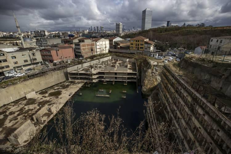 <p><strong>- "Vatandaşlar öncelikle oturdukları binalarla ilgili risk tespitini yaptırmalı"</strong></p>
<p>Kartal'da da vatandaşlarla görüşmelerin devam ettiğini aktaran Köse, ilk etapta testlerin yapıldığını, sürecin ihale aşamasında olduğunu söyledi.</p>
<p> </p>