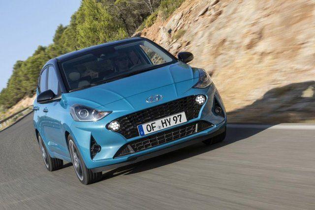 <p><strong>HYUNDAI</strong></p>

<p>Koreli üretici Hyundai'nin A segmen modeli i10, 50 bin TL 12 ay, B segmenteki modeli i20 ise 12 ay 100 bin TL kredi kullanımı için sıfır faiz ve 146 bin TL’den başlayan fiyatlarla satışa sunuluyor. </p>

<p> </p>
