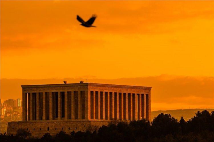 <p>Ankara'da Anıtkabir gün batımında görüntülendi. ( Ali Balıkçı - Anadolu Ajansı )</p>

<p> </p>
