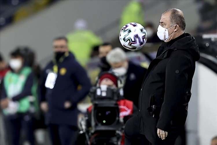 <p>Süper Lig’in 28. haftasında MKE Ankaragücü, Galatasaray ile karşılaştı. Galatasaray Teknik Direktörü Fatih Terim, maçı takip etti. ( Mustafa Murat Kaynak - Anadolu Ajansı )</p>

<p> </p>
