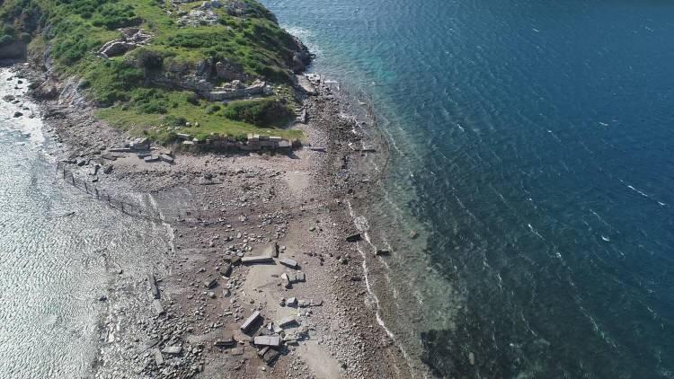 <p>Suların 1.5 metre kadar çekildiğini söylediler. 5 senedir burada yaşıyoruz. Merak ettik ve görmeye geldik. Havalar biraz daha ısınırsa yürüyerek karşıya geçmeyi istiyoruz. </p>
