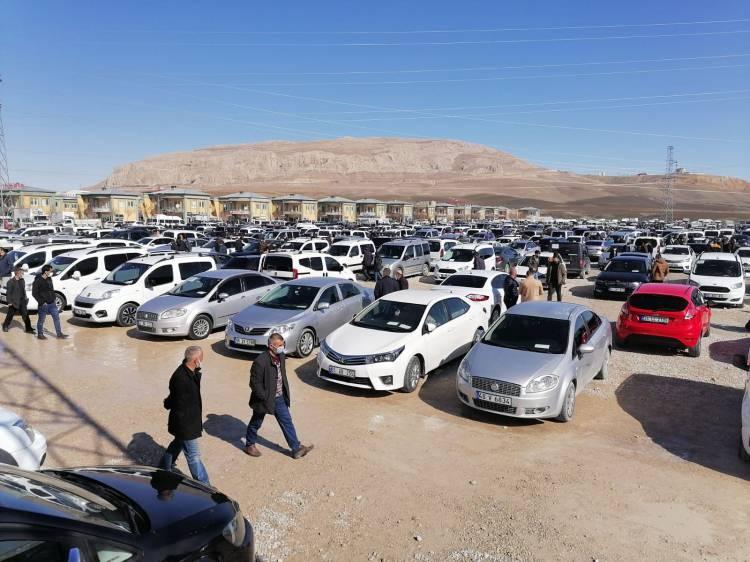 <p>Bu süreçte dikkat çeken bir diğer nokta ise ikinci el otomobil piyasasındaki fiyat düşüşü oldu.</p>