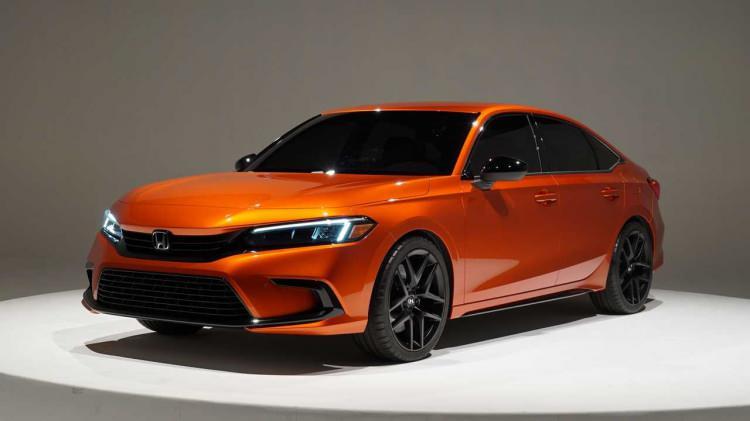 <p><strong>HONDA CIVIC</strong></p>

<p>Geçtiğimiz aylarda yenilenmiş tasarımıyla karşımıza çıkan Honda Civic, tam anlamıyla yeniden doğmuş gibi görünüyor. Dış tasarımda ciddi farklılıklar bulunduran Civic, daha yumuşak hatlarla karşımıza çıkmış olsa da agresifliğinden ödün vermiyor. </p>
