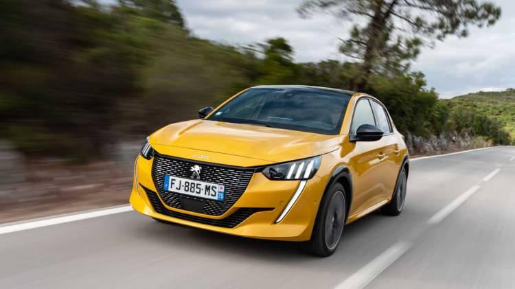 <p>Otomobilin 2021'in ilk çeyreğinde satışa sunulması bekleniyor.</p>

<p><strong>Peugeot 208 fiyatı</strong></p>

<p><strong>Motor tipi: Benzin, Dizel, Elektrik</strong><br />
Fiyatı: 112.730 TL + Vergiler</p>
