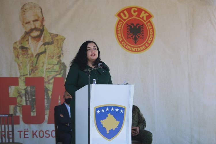 <p>Kosova'daki savaşta Sırp güçlerinin gerçekleştirdiği Prekaz Katliamı'nın 23. yılı dolayısıyla başkent Priştine'deki Adem Jashari Kışlası'nda tören düzenlendi. </p>

<p> </p>
