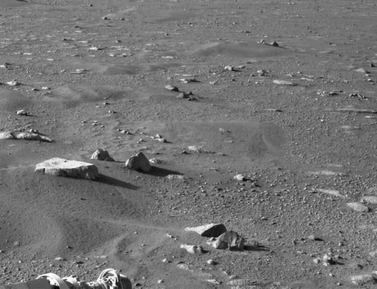 <p>Nasa/JPL-Caltech</p>

<p>PIXL cihazındaki kamera da kayaların ve toprağın yapısını incelemeye yarayacak görüntüler kaydediyor.</p>
