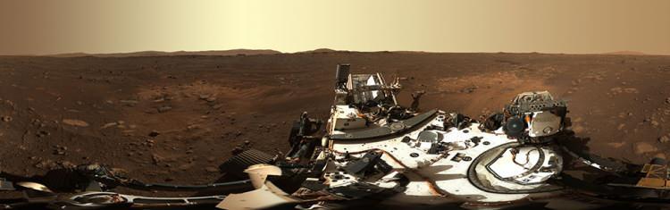 <p>Nasa/JPL-Caltech/ASU/MSSS</p>

<p>Yakın çekime ayarlanabilen Mastcam-Z ile çekilmiş Mars'ın ilk 360 derecelik panorama görüntü. Bunu oluşturmak için, tek tek çekilmiş 142 görüntü Dünya'da birleştirildi.</p>
