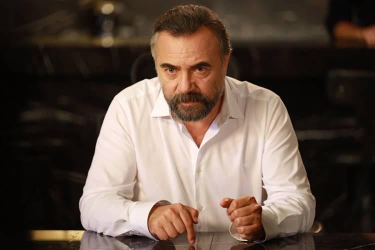 <p>Ünlü isim daha önce de adını kullanan dolandırıcılar yüzünden benzeri bir durumla karşılaşmıştı.</p>
<p><strong><a href="https://www.yasemin.com/foto-galeri/62707-oktay-kaynarcadan-2-yeni-proje-mujdesi-oktay-kaynarca-kimdir-ve-nerelidir/p1" target="_blank"><span style="color:#800000">Oktay Kaynarca'dan 2 yeni proje müjdesi!</span></a></strong></p>