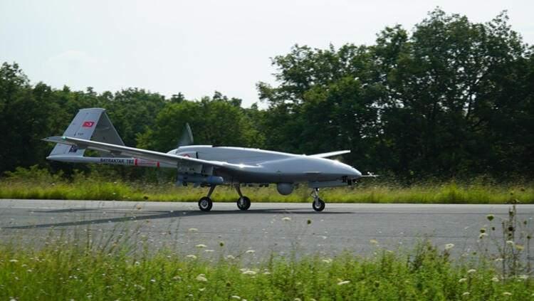 <p>Avustralya Ordusu için Boeing firması ‘Loyal Wingman’ isimli bir proje üzerinde çalışıyor. Bu sistemi kabaca; insanlı savaş uçaklarının yanında uçup onlarla ortak görev icra edebilecek insansız hava araçları olarak tanımlamak mümkün.</p>

<p> </p>

