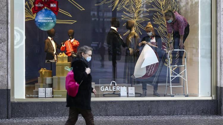 <p>Gr&uuml;newald, "Hep ka&ccedil;ınılması, yapılmaması gerekenlerden, fedakarlıktan s&ouml;z ediliyor&hellip; Oysa insanların neye ihtiya&ccedil; duyduğuna ve bu beklentiyi nasıl karşılayabileceğimize odaklanmalıyız&rdquo; g&ouml;r&uuml;ş&uuml;n&uuml; kaydetti.</p>

<p>İnsanların doğaya &ouml;zlem duyduğunu, baharın g&uuml;&ccedil; veren enerjisini hissetmek istediklerini aktaran Gr&uuml;newald, s&ouml;zlerini ş&ouml;yle tamamladı: "Siyasiler &lsquo;anarşiyi' &ouml;nleyebilmek i&ccedil;in bu beklentilere imkan sağlamanın yolunu bulmalı.&rdquo;</p>
