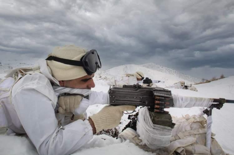 <p>Bakanlığın Twitter hesabında, Şırnak'taki Kurt Dağı &Uuml;s B&ouml;lgesi'nde ter&ouml;rle m&uuml;cadele eden komandoların fotoğrafları paylaşıldı.&nbsp;</p>
