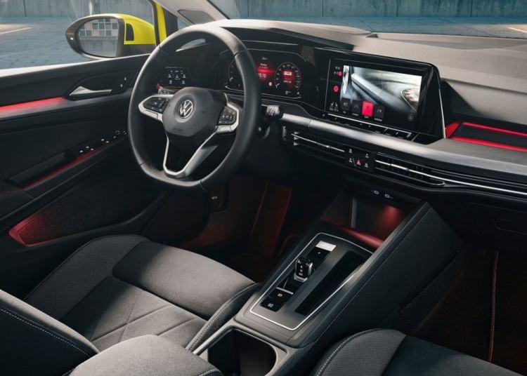 <p>Dijital Gösterge Paneli “Active Info Display”, 10” genişliğinde yüksek çözünürlüklü TFT LCD ekranıyla, tüm veri ve bilgileri direkt olarak sürücünün görüş alanına yansıtıyor.  </p>

<p>IQ. LIGHT - LED Matrix farlar, her bir farın içinde bulunan 22 adet bağımsız LED modül ile farklı hava ve yol şartlarında en optimum aydınlatmayı garanti ediyor. Zayıf görüş koşulları için özel bir fonksiyonu da bulunan statik viraj farları, “Şehir İçi”, “Standart” ve “Otoban” olmak üzere 3 farklı uzun far modu ve entegre dinamik sinyal lambaları ile IQ. LIGHT - LED Matrix farlar, ayrıca düşük enerji tüketimleri ile yakıt ekonomisine de katkı sağlıyor. </p>
