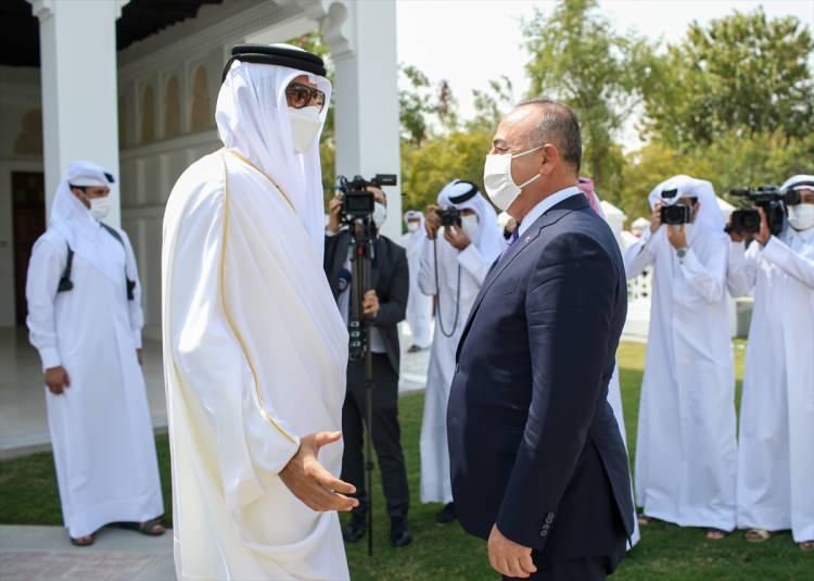 <p>Dışişleri Bakanı Mevlüt Çavuşoğlu, Katar'ın başkenti Doha'ya dün akşam saatlerinde gelmişti. Türkiye-Katar-Rusya Dışişleri Bakanları Üçlü Toplantısı'na katılmak ve ikili temaslarda bulunmak üzere geldiği Doha'da temaslarına başlayan Çavuşoğlu, Katar emiri Şey Tamim bin Hamad Al-Thani tarafından kabul edildi.</p>

<p> </p>
