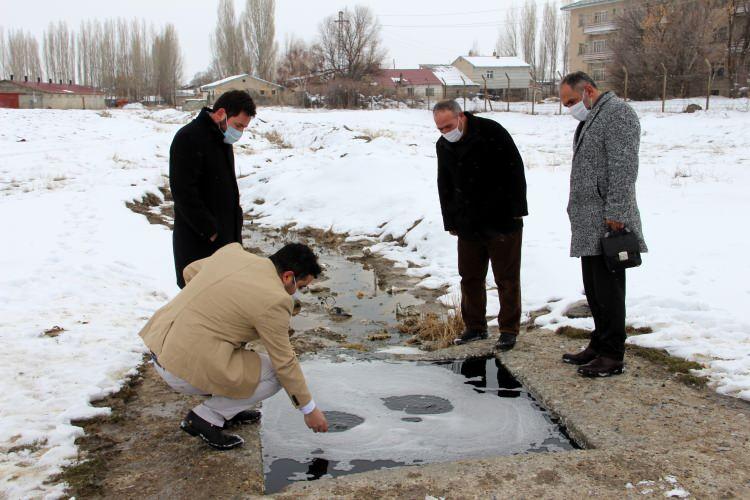 <p>Aziziye Belediye Başkanımız Muhammed Cevdet Orhan çevre mühendisi olduğu için bu suyun araştırılması için kaynak buldu. </p>