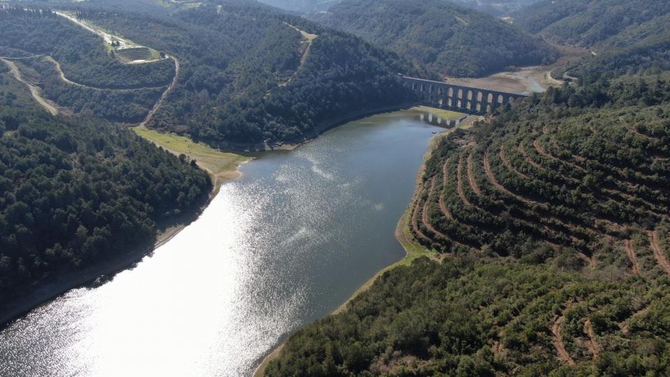 <p>Daha önce kuruma noktasına gelen Alibeyköy Barajında koyun ve keçilerin otladığı alanlar yeniden suyla doldu. Barajlardaki son durum havadan fotoğraflandı.</p>
