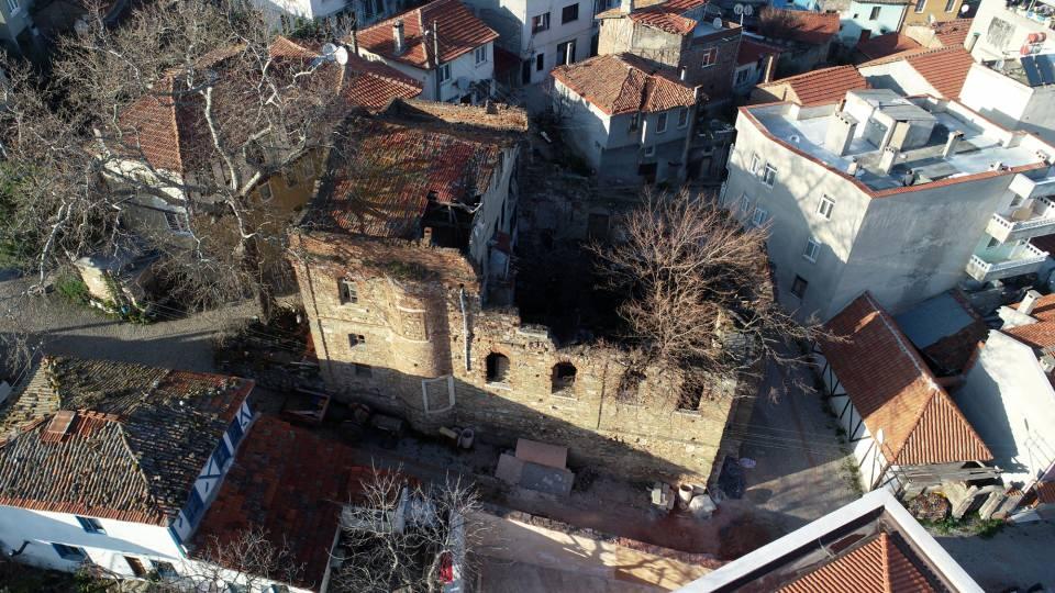 <p>Bursa'nın Mudanya ilçesinde bulunan Aziz Yuhanna (Saint John) Kilisesi, apart otel yapmak için izin alamayan sahibi tarafından 2015 yılında 1 milyon dolara satışa çıkarılmasına rağmen alıcı bulamadı.</p>
