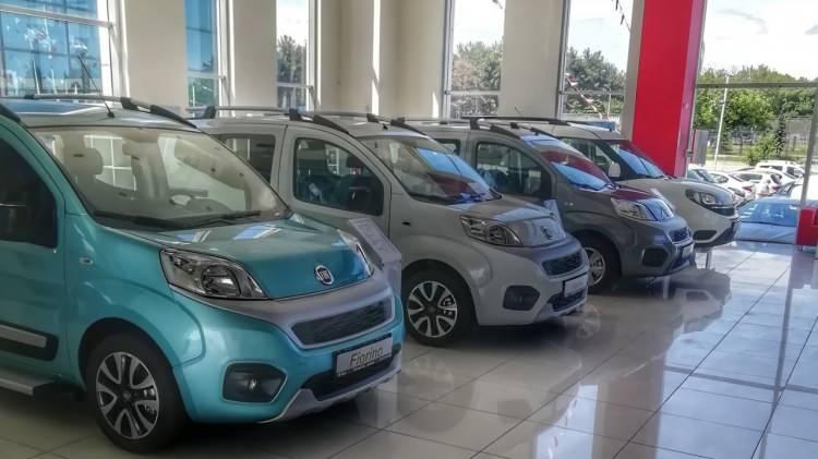 <p>Doblo'yu, 2 bin 339 adetle Ford Transit Tourneo/Courier, 2 bin 129 adetle Fiat Fiorino, 2 bin 97 adetle Ford Transit Tourneo/Connect, 1.885 adetle VW Caddy, 1.282 adetle VW Transporter, 1.281 adetle Ford Transit, 1.270 adetle Renault Kangoo, 980 adetle Peugeot Partner ve 609 adetle de Citreoen Berlingo takip etti. </p>
