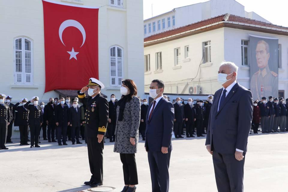 <p>'Zafer Haftası' a&ccedil;ılış t&ouml;reni, &Ccedil;anakkale'de 106 yıl &ouml;nce, 7 Mart'ı 8 Mart'a bağlayan gece boğaza d&ouml;kt&uuml;ğ&uuml; mayınlarla Deniz Savaşları'nın kaderini değiştiren Nusret Mayın Gemisi'nin aslına uygun olarak yapılan TCG Nusret'in bağlı bulunduğu &Ccedil;imenlik Kalesi'nde yapıldı.&nbsp;</p>
