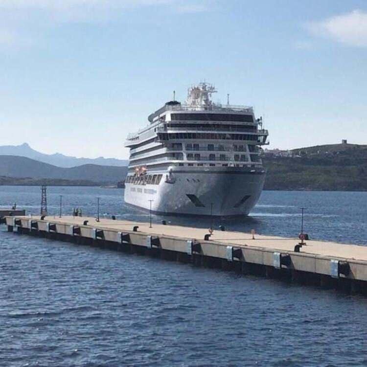 <p>BODRUM'A BU SEZON 30 KRUVAZİYER GEMİSİ GELECEK <br />
Konuyla ilgili açıklama yapan Bodrum Cruise Port Genel Müdürü Haluk Hızlan, "Viking Sea seferi 2020 yılında koronavirüs nedeniyle etkilenen kruvaziyer sektörünün yeniden canlanmaya başlayacağının bir göstergesi. Yaz sezonunda Bodrum'a 30 kruvaziyer gemisi gelecek ve hiç iptalimiz yok" dedi. </p>
