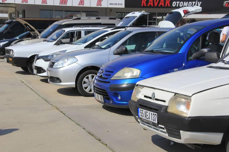 <p>Satışlarda Türkiye'de geniş aileler tarafından da sıklıkla tercih edilen Fiat Doblo 2 bin 939 adetle ilk sıradaki konumunu şubatta da sürdürdü.  </p>

<p> </p>
