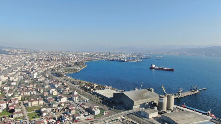 <p>Doğu Marmara Gümrük Müdürlüğü’nden alınan verilere göre, bölgeden 2019 yılında toplam 12 milyar 408 milyon 425 bin 660 euro tutarında ihracat yapılırken, 21 milyar 291 milyon 242 bin 650 euro tutarında ithalat gerçekleştirildi. </p>

