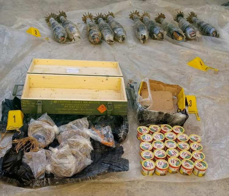 <p>Açıklamada, Şanlıurfa Valiliği koordinasyonunda yürütülen çalışmalar neticesinde, Tel Abyad ve Rasulayn ilçelerinden oluşan Barış Pınarı Harekat Bölgesi'nin terör unsurlarından temizlendiğinin altı çizildi.</p>

<p> </p>
