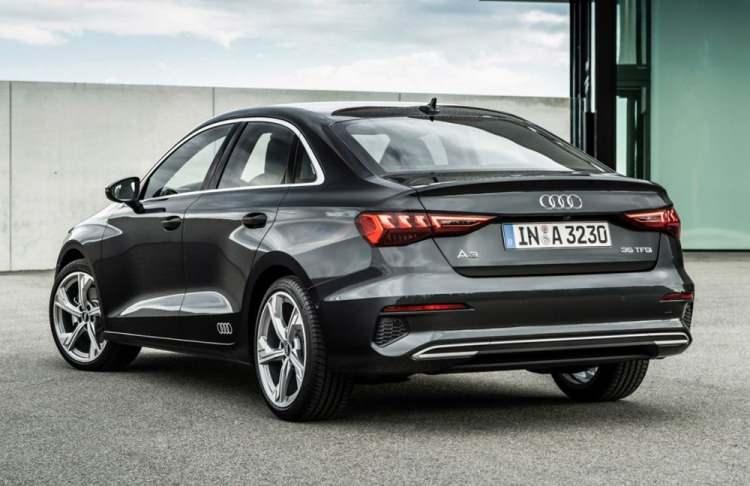 <p>A3 Sportback elektrikli açılır/kapanır; A3 Sedan ise elektrikli açılır bagaj ile sunulurken, her iki model opsiyonel Konfor Anahtar’la birlikte, ayak hareketiyle de açılabilen bagaj kapağı özelliğine sahip oluyor. </p>
