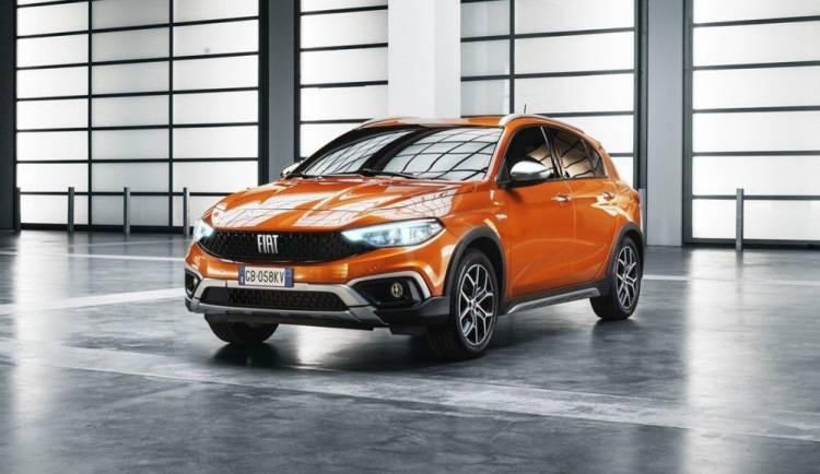 <p>EGEA’YA DÖRDÜNCÜ GÖVDE: EGEA CROSS</p>
<p>Yerden yüksekliği 40 mm artan Cross modelinde önünde, arkasında ve yan taraflarında koruma plakalarına yer verilirken tavan rayları sayesinde toplam yüksekliği standart Egea'lara göre 70 mm arttı.</p>
