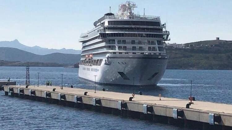 <p>İstanbul'un açılması demek Türkiye'ye daha çok kruvaziyer gelecek demek, dolayısıyla bizim güney limanlarımızda kruvaziyer gemisi gelecek demek. inşallah bu ilk gemi hayırlı olsun. İki yıldır çektiğimiz ızdırap son bulsun diyelim. Çünkü covid dolayısıyla en çok hasar gören endüstriyel kruvaziyer gemisi oldu. Her şey artık daha güzel olacak. Gemilerde tabi ki kendi protokolleri var.</p>

<p> </p>
