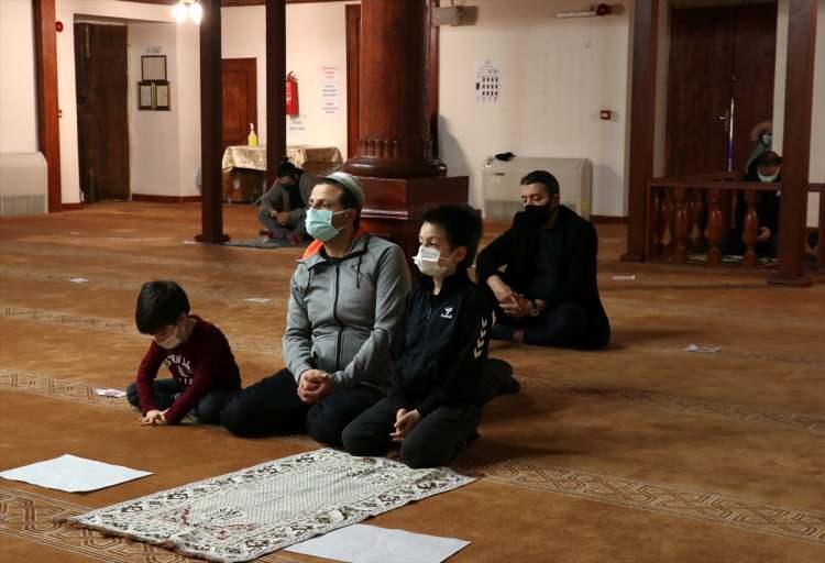 <p>Miraç Kandili dolayısıyla Kocaeli'de camilerde programlar düzenlendi. Kentteki tarihi Orhan Camisinde kandil programında vatandaşlar Kur'an-ı Kerim ve Mevlid-i Şerif dinledi.</p>

<p> </p>
