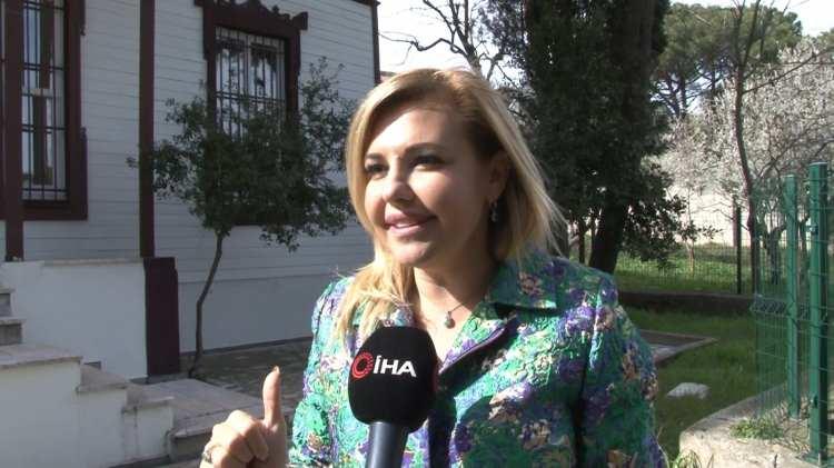 <p><strong>“Evin içerisine mutfak yaptırılmamış”</strong><br />
<br />
Köşkün geçmişi hakkında bilgileri aktarmaya devam eden Başaran, “Köşk daha sonrasında Türkiye’nin ilk dermotoloğu tarafından 1831 yılında satın alınıyor. Evi satın alan aile ve yakınları uzun süre bu evde birlikte yaşıyor. Köşkle ilgili dikkat çeken bir başka nokta ise köşk içerinde mutfak olmamasıdır. </p>