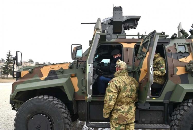 <p>Kullanıcıların kendisine olan güvenini artıran Ejder Yalçın 4x4, bunun karşılığını artan taleple aldı. Nurol Makina, yine Birleşmiş Milletler Barış Gücü'nde kullanılmak üzere bu yıl yeni bir kullanıcıyla sözleşme imzaladı.</p>
