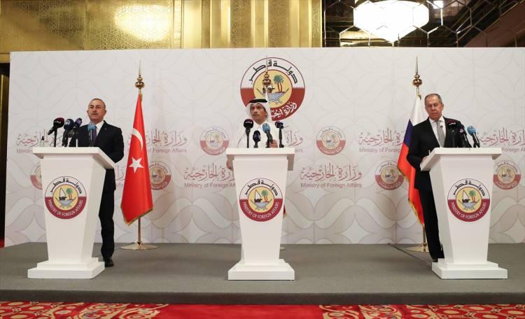 <p>PKK/YPG'nin Suriye'nin kuzeyindeki saldırılarının sürdüğüne işaret eden Çavuşoğlu, "PKK/YPG, Suriye'nin kuzeyindeki sivilleri hedef almaya, savaş suçları işlemeye devam ediyor. Son 2 ayda 25'ten fazla masum Suriyeli terör saldırılarında hayatını kaybetti. </p>
