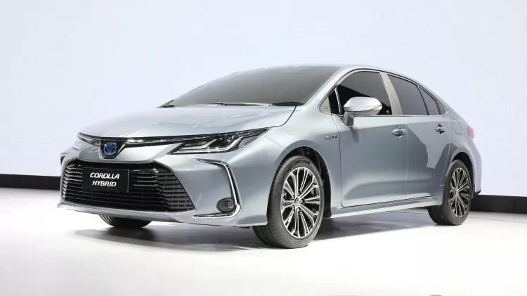 <p>2 bin 562 adetle Toyota Corolla, </p>
