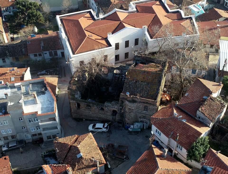 <p>Zamanla rahibe ve papazlar için manastırın da bulunduğu çok sayıda bina eklendi. Yaklaşık 500 yıl boyunca Hristiyanların ibadet ettiği binanın kaderi 1923 yılında değişti.</p>