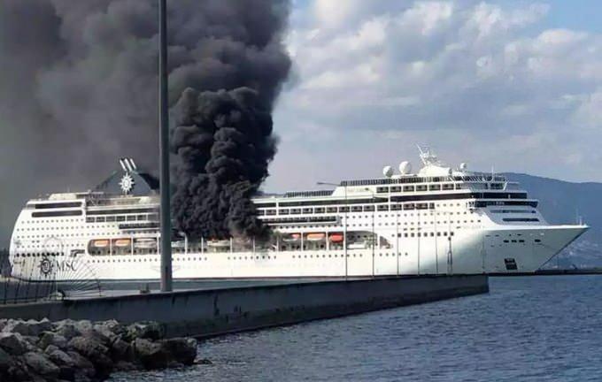 <p>Yunanistan’ın Kerkira adasında limana demirlenen “MSC Lirica” adlı lüks kruz gemisinde yangın çıktı. </p>
