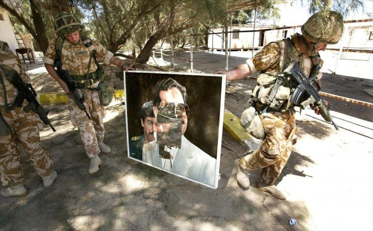 <p>ABD'den yaklaşık iki yıl görev yapacak Paul Bremer, Geçici Koalisyon Yönetimi'nin başkanlığını yaptı. Saddam Hüseyin, çeşitli suçlardan yaklaşık 3 yıl boyunca yargılandıktan sonra 30 Aralık 2006'da Salahaddin'e bağlı Diceyl bölgesinde Şiilere yönelik toplu katliam gerçekleştirilmesi emri verdiği gerekçesiyle idam edildi.</p>
<p> </p>