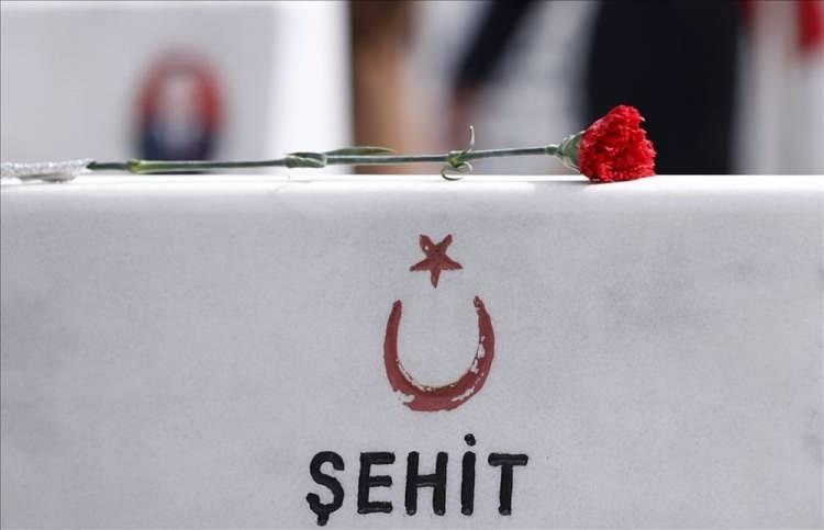 <p>Cebeci Askeri Şehitliği'nde "18 Mart Şehitleri Anma Günü" dolayısıyla tören düzenlendi. Törende, şehitliğe çelenk koyulması, saygı duruşu ve İstiklal Marşı'nın okunmasının ardından şehitler için saygı atışı yapıldı. ( Mehmet Ali Özcan - Anadolu Ajansı )</p>

<p> </p>
