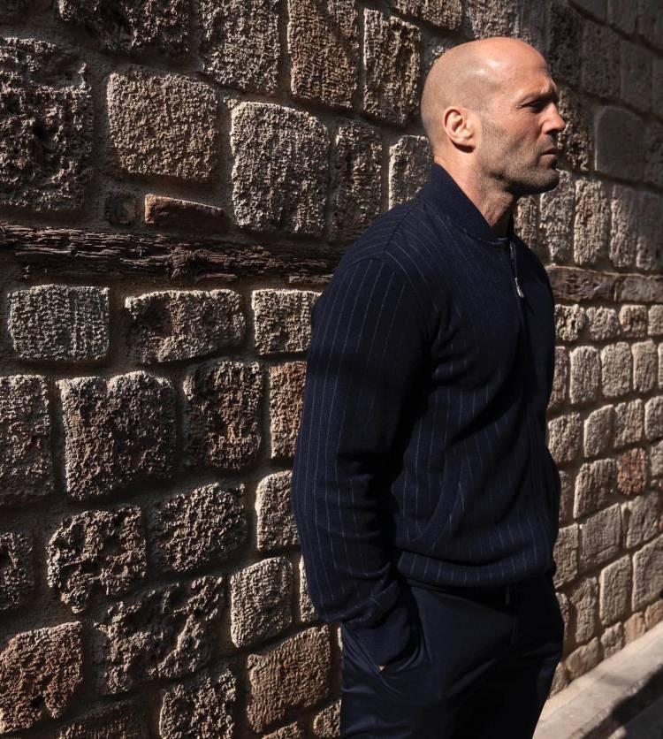 <p><strong>1 MİLYON'DAN FAZLA BEĞENİ ALDI</strong></p>

<p>Ünlü aktör Jason Statham, Serik ilçesinin Belkıs Mahallesi'nde bulunan Aspendos Antik Tiyatrosu'nda çekilen iki fotoğrafını sosyal medya hesabından paylaştı. Roma mimarisi özelliklerini taşıyan 2 bin yıllık antik tiyatrodaki Jason Statham’ın fotoğrafları, kısa sürede 1 milyondan fazla beğeni aldı.</p>
