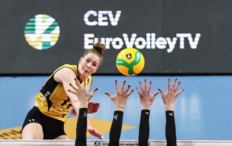 <p>VakıfBank, Voleybol Kadınlar CEV Şampiyonlar Ligi yarı final ilk maçında, İtalya'nın Unet e-work Busto Arsizio takımı ile karşılaştı. VakıfBanklı Isabelle Haak (11), karşılaşmada forma giydi. ( Emrah Yorulmaz - Anadolu Ajansı )</p>

<p> </p>
