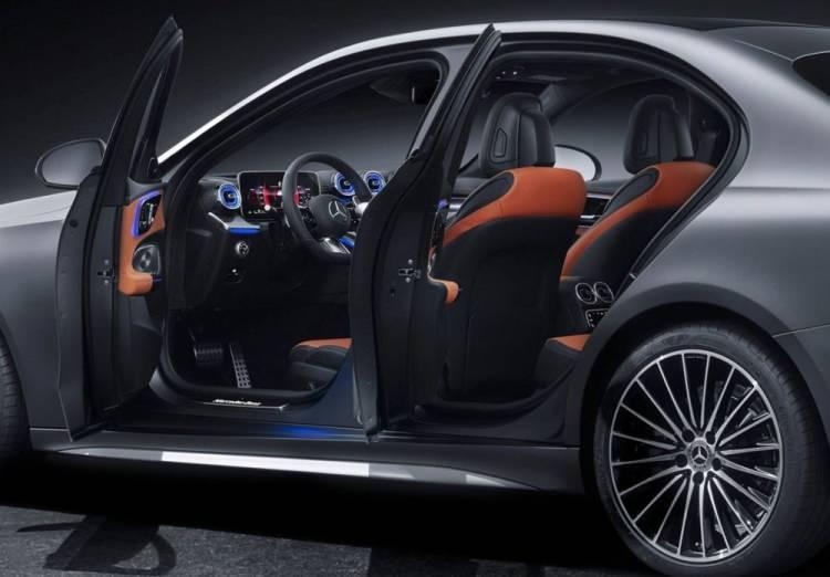<p>Yeni S-Serisi gibi yeni C-Serisi de ikinci nesil MBUX (Mercedes-Benz Kullanıcı Deneyimi) bilgi-eğlence sistemi ile donatılmış.</p>